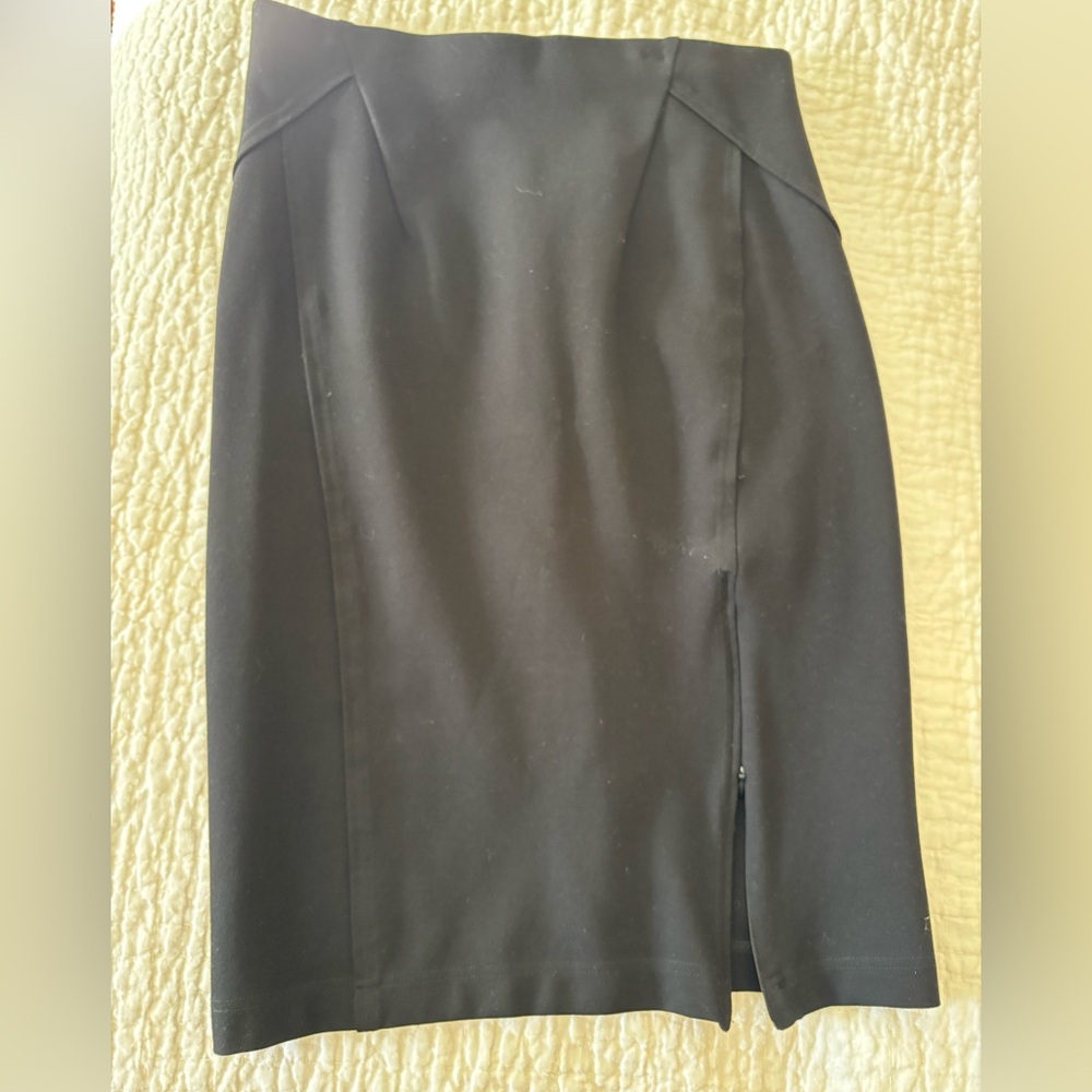 Donna Karan black pencil skirt- size M